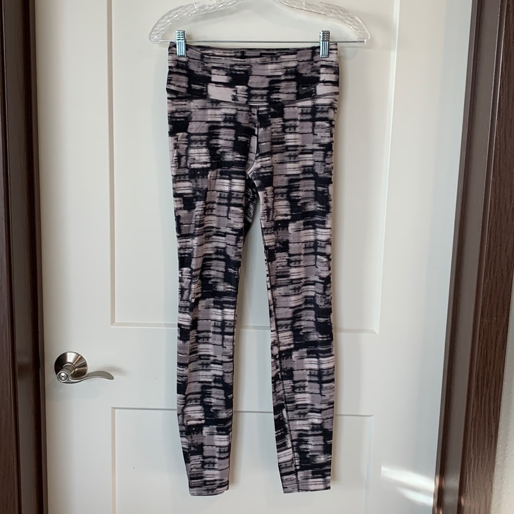 Black and gray Nike Leggings